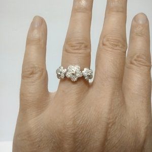 Vintage 18K White Gold and Diamond 3 Flower Ring Size 6, 0.44 carats 3.5 g